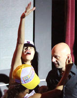 adriana_lima_likes_the_nightlife_6.jpg