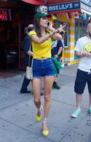 adriana_lima_alessandra_ambrosio_070814_11.jpg