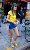 adriana_lima_alessandra_ambrosio_070814_14.jpg