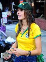 1533951_la_belle_alessandra_ambrosio_adriana_950x0_2.jpg
