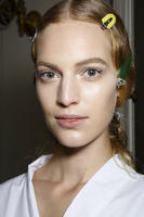 Valentino_Fall_2014_Backstage_0_LQo_K380_De3x.jpg