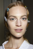 Valentino_Fall_2014_Backstage_i_UDki_L5z_Xe_Mx.jpg
