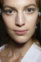Valentino_Fall_2014_Backstage_T6_Ktx_G1l3i1x.jpg