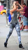 1533495_la_sculpturale_candice_swanepoel_reste_950x0_3.jpg