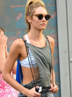 Candice_Swanepoel_Wearing_Tights_Leaving_the_Gym_in_NYC__01.jpg
