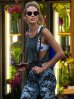 Candice_Swanepoel_Wearing_Tights_Leaving_the_Gym_in_NYC__04.jpg