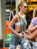 Candice_Swanepoel_Wearing_Tights_Leaving_the_Gym_in_NYC__07.jpg