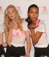 victoria_s_secret_models_at_the_cycle_for_pelotonia_event_in_new_york_city_2.jpg