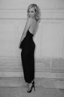 karlie_vogue_10jul14_saskia_lawaks_b.jpg
