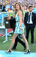 gisele_bundchen_fifa_world_cup_final_louis_vuitton_dress_main.jpg