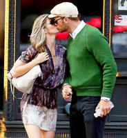 1404150505_121879pcnexp_love17_gisele_bundchen_tom_brady_zoom.jpg
