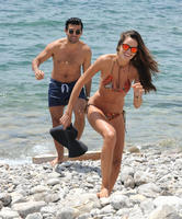 izabel_goulart_shows_off_her_bikini_body_4.jpg
