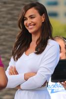 irina_shayk_appears_on_extra_to_promote_hercules_10.jpg