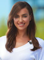 irina_shayk_seen_filming_extra_tv_2.jpg