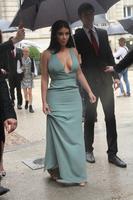 kim_kardashian_paris_fashion_week_womens_haute_couture_autumnwinter_201415_valentino_3.jpg