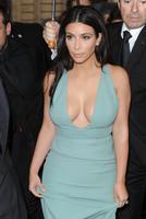 kim_kardashian_valentino_haute_couture_fashion_show_04.jpg