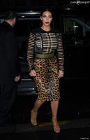 1532852_kim_kardashian_arrive_au_palais_950x0_2.jpg