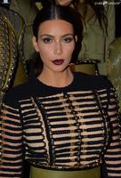 1532904_kim_kardashian_m_egrave_ne_la_balmain_950x0_2.jpg