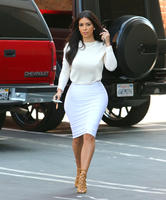 kim_kardashian_gets_down_to_business_2.jpg