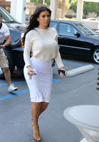 kim_kardashian_gets_down_to_business_3.jpg
