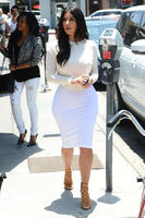 Kim_Kardashian_062314_28.jpg