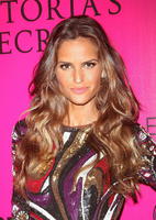 Isabel_Goulart_Arriving_at_Victorias_Secret_Fashion_Show_1.jpg
