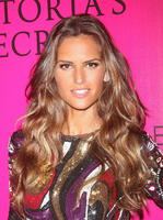 Isabel_Goulart_Arriving_at_Victorias_Secret_Fashion_Show_5.jpg