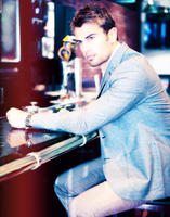 Theo_James_01.jpg