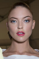 carolinaherrerass15martha_backstage2.jpg