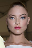 carolinaherrerass15martha_backstage3.jpg