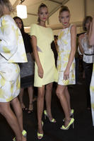 carolinaherrerass15martha_backstage5.jpg