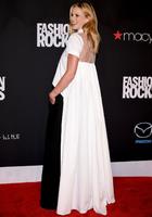 jennifer_lopez_regina_incontestabila_a_covorului_rosu_de_la_fashion_rocks_cum_s_au_imbracat_celelalte_8.jpg