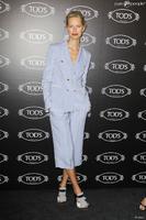 1582222_karolina_kurkova_assiste_a_la_soiree_950x0_3.jpg