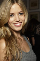Marchesa_Spring_2015_Backstage_3P7Dzg6CBzLx.jpg