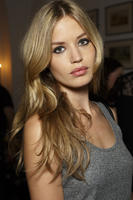 Marchesa_Spring_2015_Backstage_aXOtxiVN5Spx.jpg