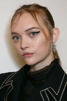 Prada_Spring_2015_Backstage_W3e_R84oi_RCIx.jpg