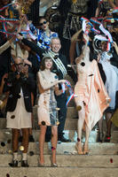 Jean_Paul_Gaultier_Spring_2015_NrMbH_dooUDx.jpg