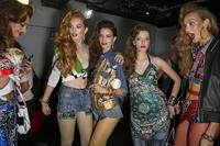 Jean_Paul_Gaultier_Spring_2015_Backstage_nxqNr3aVgthx.jpg