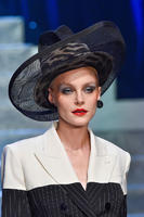 Jean_Paul_Gaultier_Spring_2015_Details_Uk3y10UGNTIx.jpg