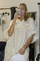 Isabel_Marant_Spring_2015_Backstage_8X4YTs25WJ_x.jpg
