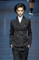 Dolce_Gabbana_Fall_2011_ND6_n10qJkAx.jpg