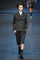 Dolce_Gabbana_Fall_2011_go05a7kRkOkx.jpg