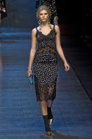 Dolce_Gabbana_Fall_2011_MsX8hN5ktSrx.jpg