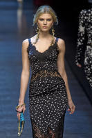 Dolce_Gabbana_Fall_2011_O8G2paTF1mTx.jpg