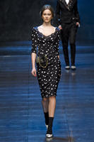 Dolce_Gabbana_Fall_2011_heUXmu1DuR9x.jpg