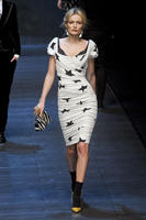 Dolce_Gabbana_Fall_2011_Zosq8lBnU3Ex.jpg