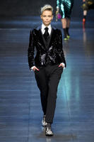 Dolce_Gabbana_Fall_2011_GQ6jh_W52DAx.jpg
