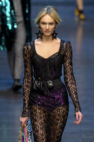 Dolce_Gabbana_Fall_2011_rfvyxTfdeAix.jpg