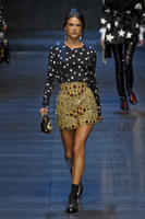 Dolce_Gabbana_Fall_2011_dHlGmDhFiT3x.jpg
