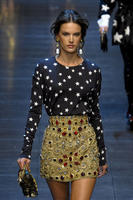 Dolce_Gabbana_Fall_2011_iItgaiFMTf9x.jpg